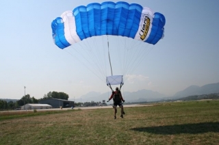  De volta ao chão após um salto em tandem 